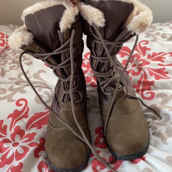 Brand new snow boots - Picture 2 of 5
